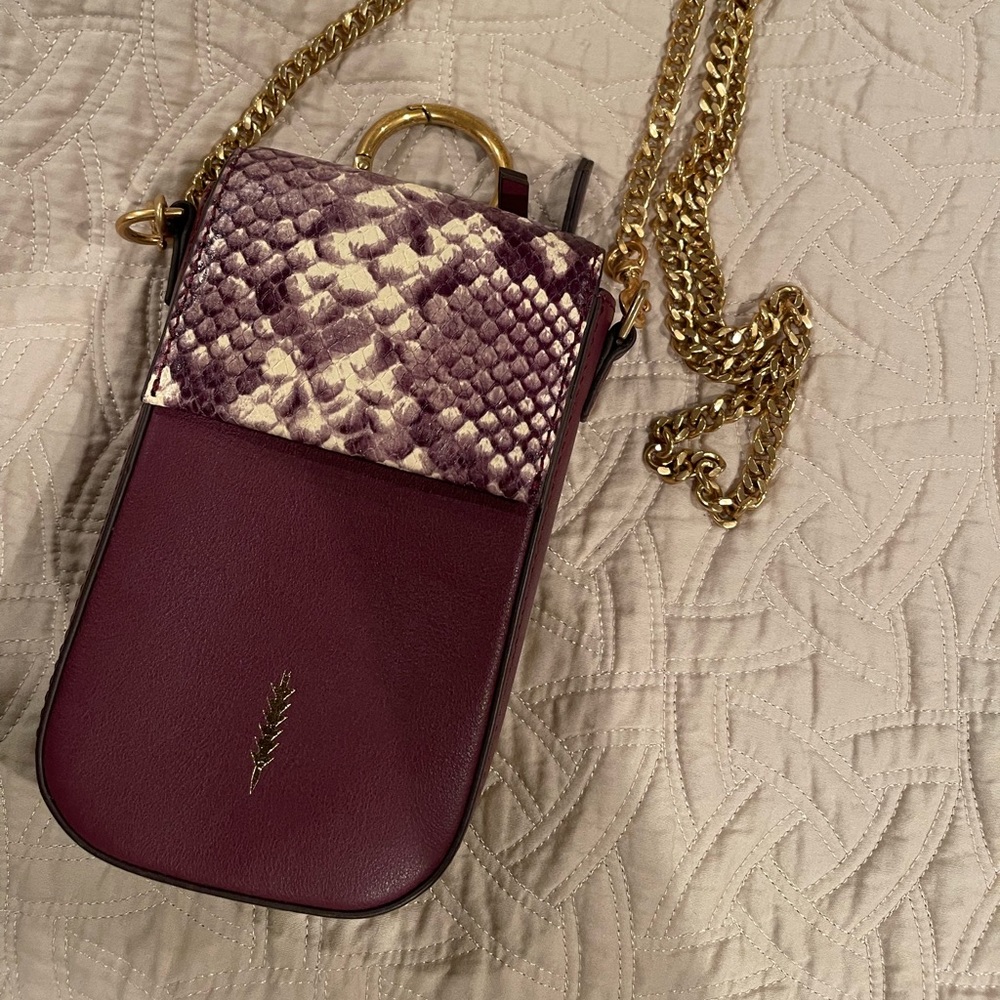 LAST CHANCE—Removing Nov 2!!!  Gorgeous Phone Case Crossbody with Chain NWOT